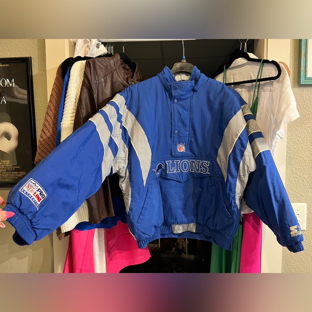 Vintage NFL Detroit Lions pullover jacket in Large. Amazing condition, like new.